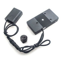 Caruba Sony NP-FZ100 volle Dekodierung Dummy-Akku + F970 Akku-Zwickel (gerades Kabel)